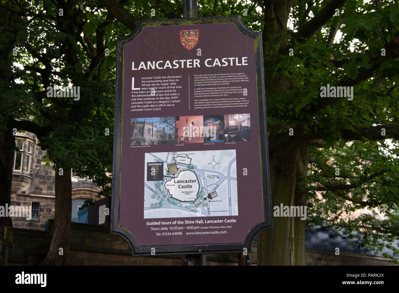 Les plaques de rue et des panneaux d'information dans le Lancashire Ville Ville de Lancaster, UK Banque D'Images