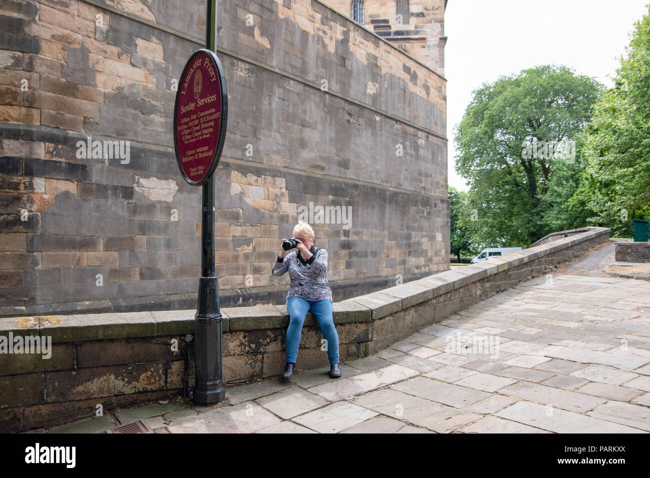 Les plaques de rue et des panneaux d'information dans le Lancashire Ville Ville de Lancaster, UK Banque D'Images
