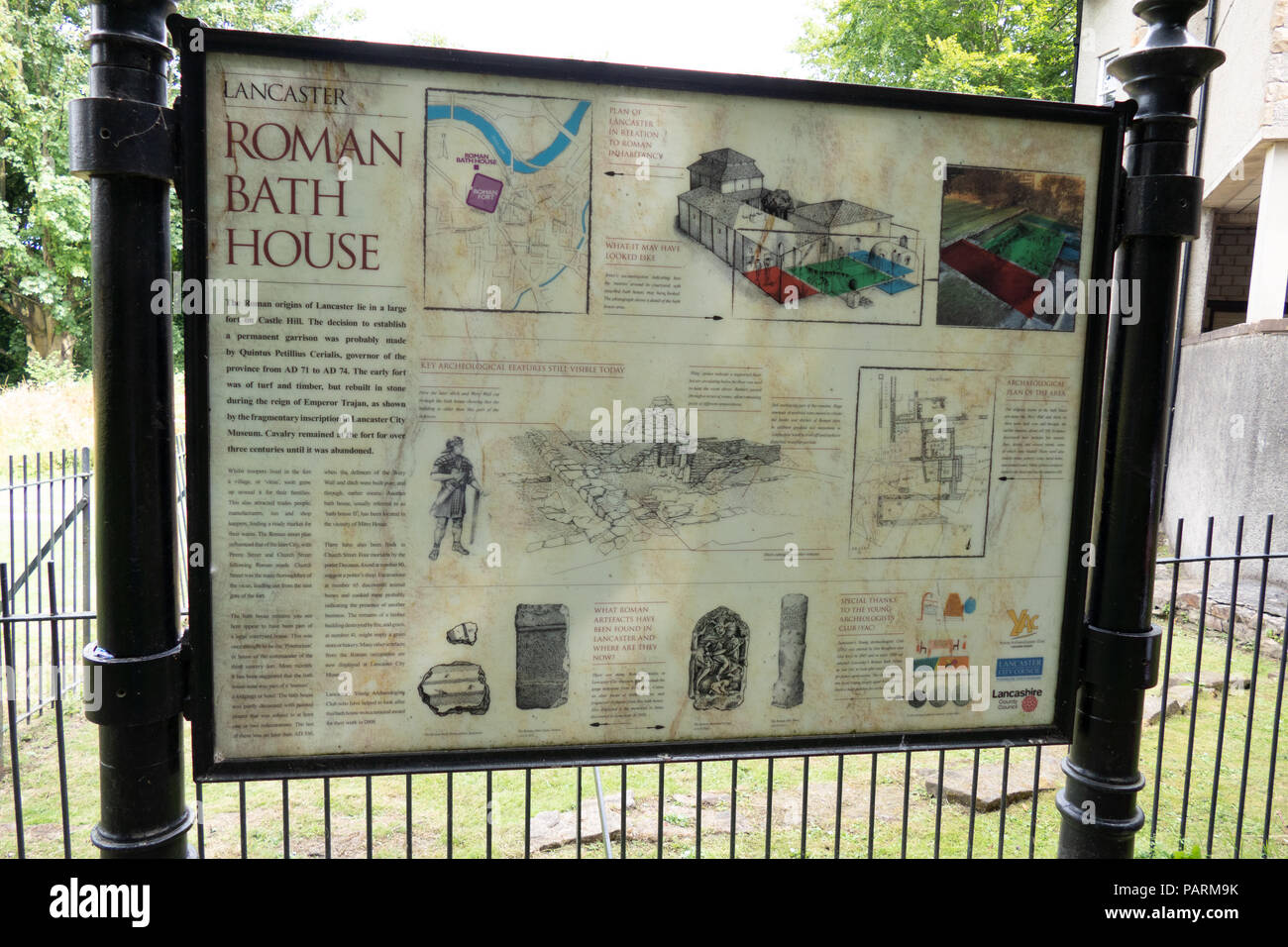 Les plaques de rue et des panneaux d'information dans le Lancashire Ville Ville de Lancaster, UK Banque D'Images