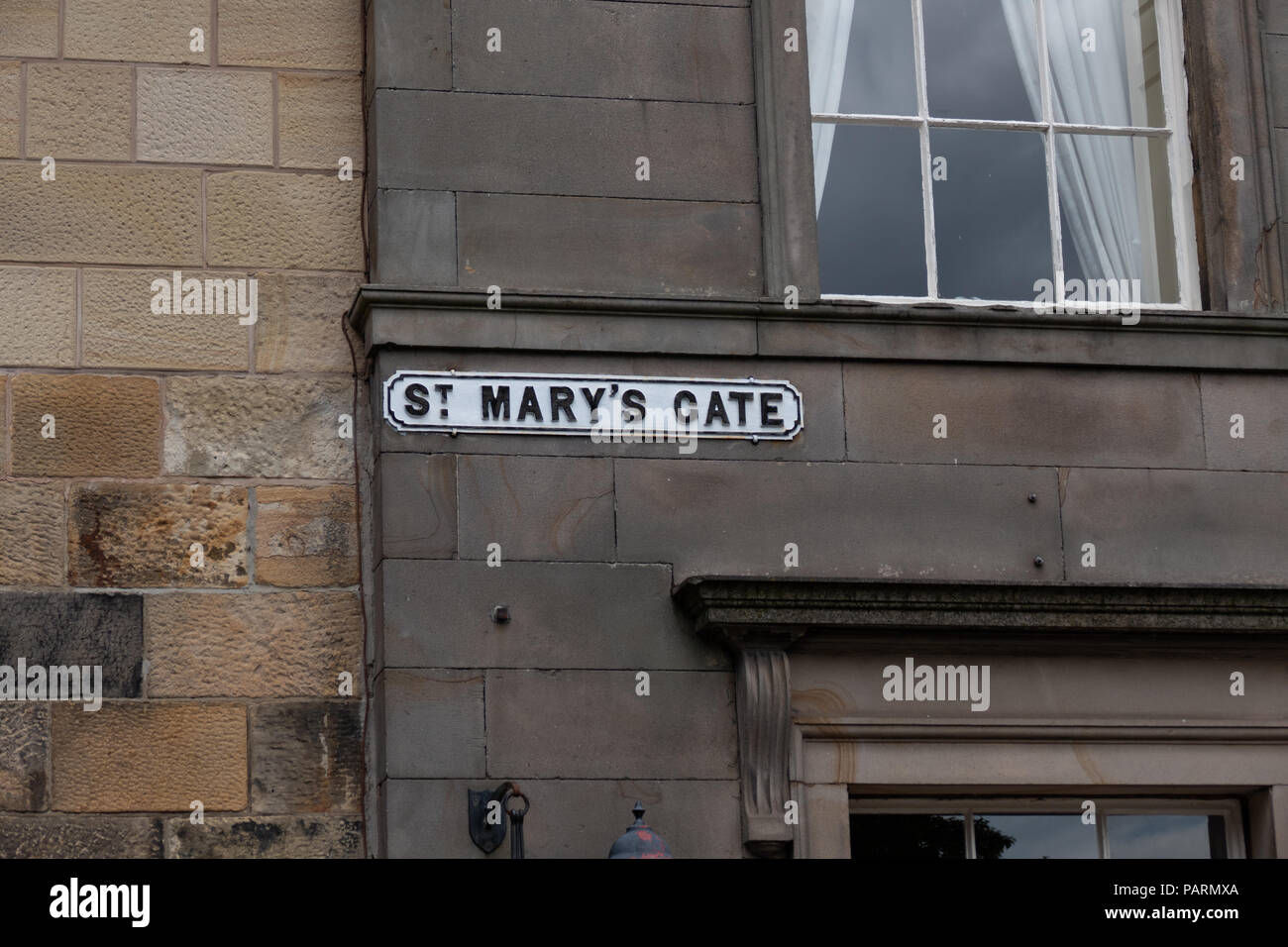 Les plaques de rue et des panneaux d'information dans le Lancashire Ville Ville de Lancaster, UK Banque D'Images