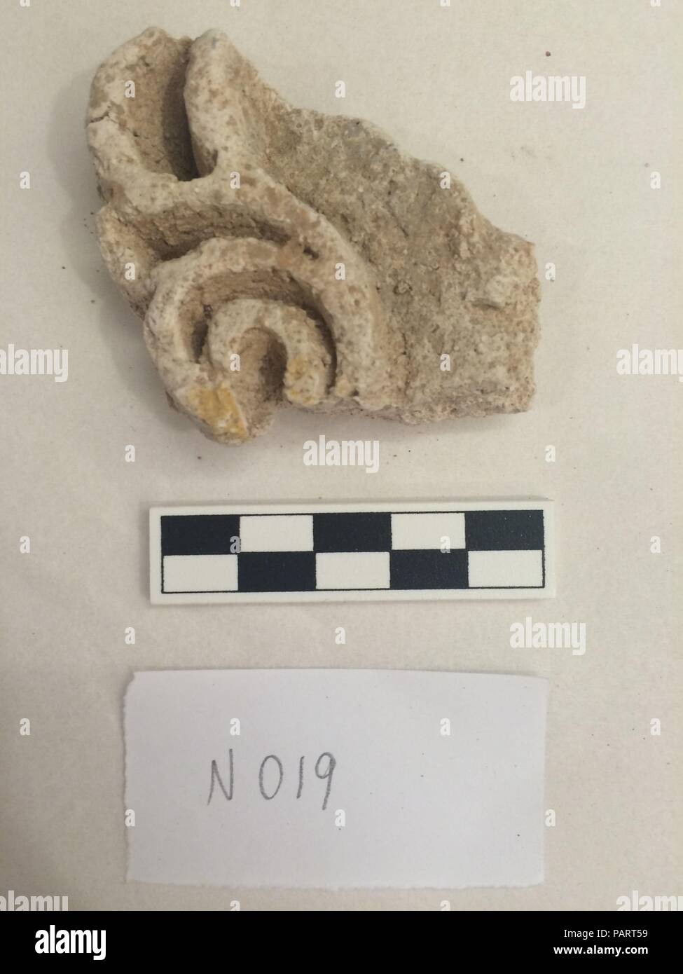 Fragment. Dimensions : L 5,5 cm x L 5 x H 2. Date : probablement 8ème-12ème siècle. Musée : Metropolitan Museum of Art, New York, USA. Banque D'Images