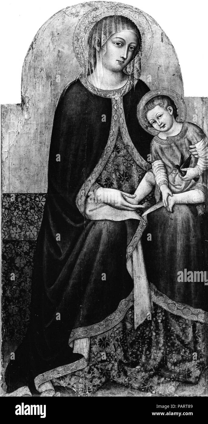 La Madone et l'enfant avec les Saints. Artiste : Priamo della Quercia (Priamo del Pietro) (Italien, Giovanni Segantini, active 1442-67). Dimensions : panneau central 43 1/4 x 22 1/2 in. (109,9 x 57,2 cm) ; aile gauche 45 1/2 x 22 in. (115,6 x 55,9 cm) ; aile droite 45 1/4 x 22 1/4 in. (114,9 x 56,5 cm). Date : ca. 1442. Le frère du grand sculpteur siennois, Jacopo della Quercia, Priamo était un retardataire de l'artiste. capacités modestes Il est actif à Volterra entre 1440 et 1467 et l'actuel Les panneaux peuvent être identifiés avec un retable commandé en 1442 pour l'église de San Michele. Le centre Virgi Banque D'Images