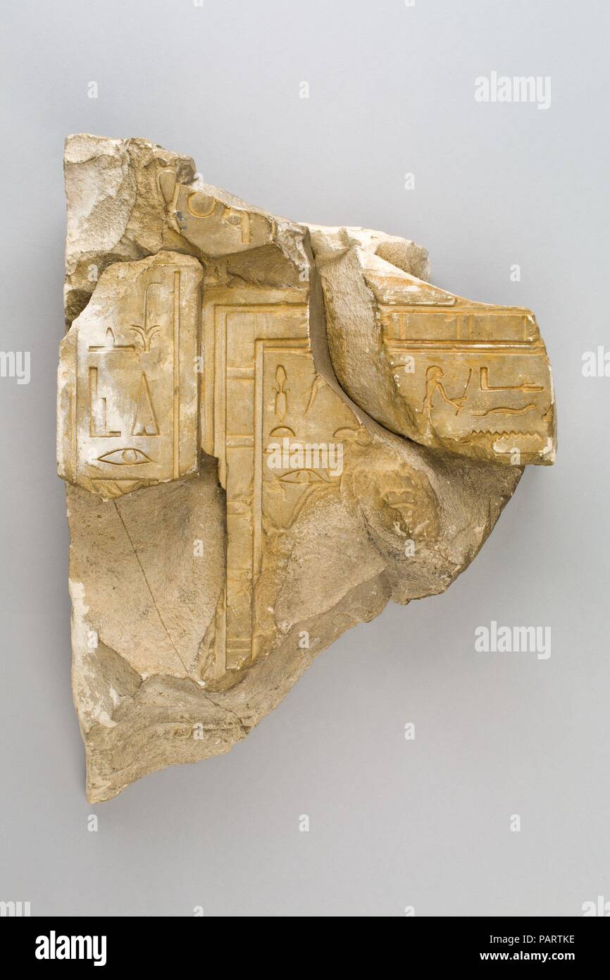 Fragments de la stèle de l'Intendant en chef Henenu. Dimensions : H. 37,5 cm (14 3/4 in.) ; W. 27 cm (10 5/8 in.) ; D. 9,3 cm (3 11/16 po.). Dynastie DYNASTIE : 11. Règne : règne de Mentuhotep II, fin. Date : ca. 2030-2000 av. J.-C.. Musée : Metropolitan Museum of Art, New York, USA. Banque D'Images