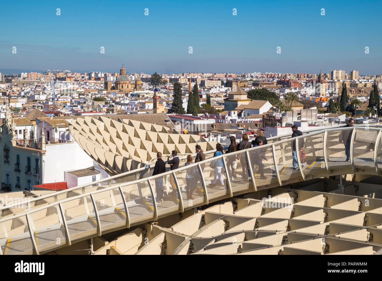 Séville, Espagne, le Metropol Parasol ou Espacio Metropol Parasol sur la place de l'Incarnation, Plaza de la Encarnation avec vue sur la ville Banque D'Images