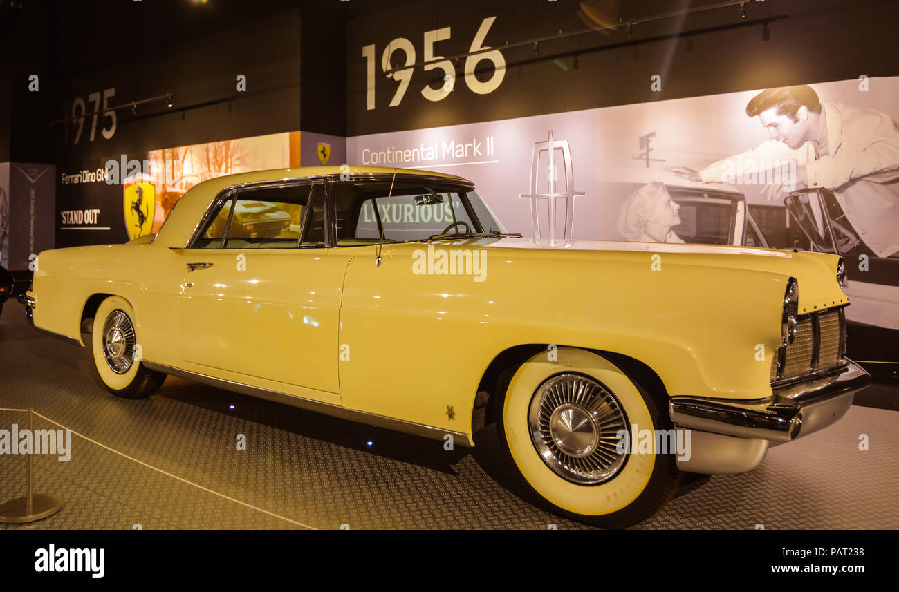 Memphis, TN/USA - 21 septembre 2017 : Elvis Presley's jaune 1956 Lincoln Continental Mark II, Memphis, TN. Banque D'Images