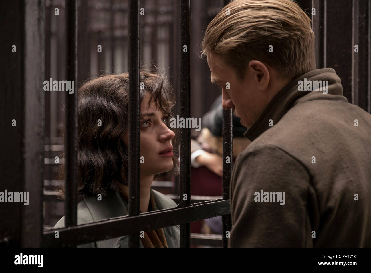 DATE DE SORTIE : Août 24, 2018 TITRE : Papillon STUDIO : Bleecker Street Media Director : Michael Noer PLOT : un prisonnier détenu sur une île éloignée des parcelles de son évasion. Un remake du film de 1973 'Papillon'. Avec : EVE HEWSON comme Nénette, CHARLIE HUNNAM que Henri Charriere 'Papillon'. (Crédit Image : © Bleecker Street Media/Divertissement Photos) Banque D'Images