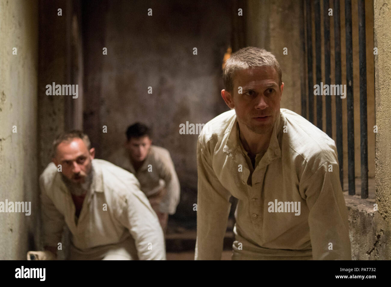 DATE DE SORTIE : Août 24, 2018 TITRE : Papillon STUDIO : Bleecker Street Media Director : Michael Noer PLOT : un prisonnier détenu sur une île éloignée des parcelles de son évasion. Un remake du film de 1973 'Papillon'. Avec : CHARLIE HUNNAM que Henri Charriere 'Papillon'. (Crédit Image : © Bleecker Street Media/Divertissement Photos) Banque D'Images