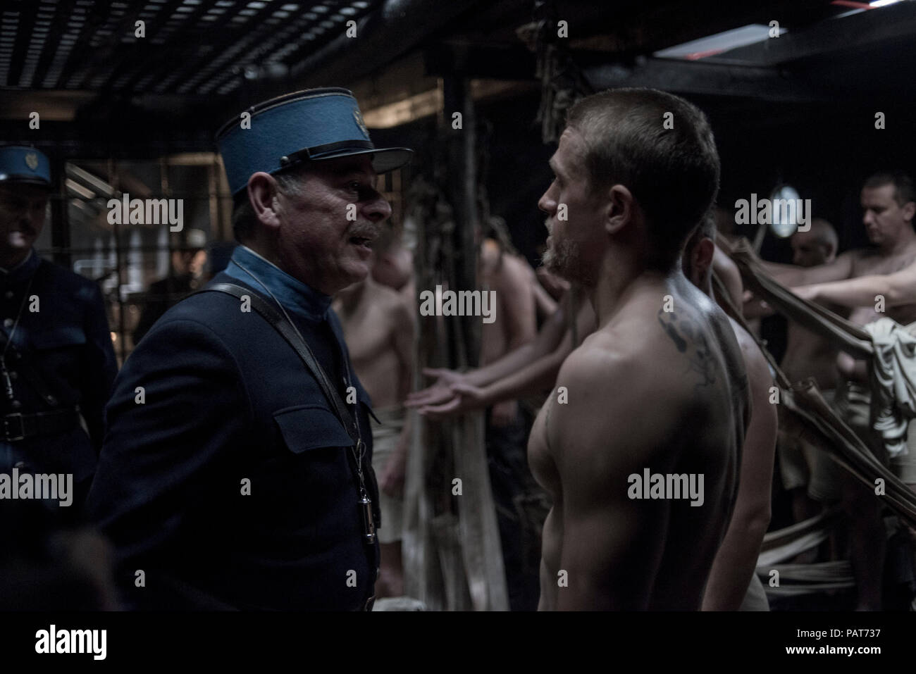 DATE DE SORTIE : Août 24, 2018 TITRE : Papillon STUDIO : Bleecker Street Media Director : Michael Noer PLOT : un prisonnier détenu sur une île éloignée des parcelles de son évasion. Un remake du film de 1973 'Papillon'. Avec : CHARLIE HUNNAM que Henri Charriere 'Papillon'. (Crédit Image : © Bleecker Street Media/Divertissement Photos) Banque D'Images