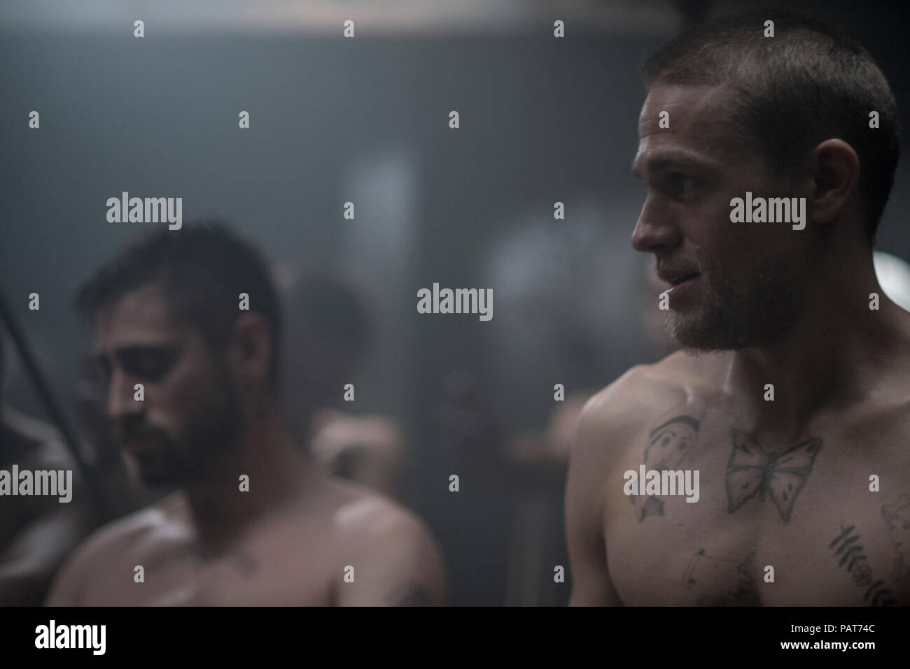 DATE DE SORTIE : Août 24, 2018 TITRE : Papillon STUDIO : Bleecker Street Media Director : Michael Noer PLOT : un prisonnier détenu sur une île éloignée des parcelles de son évasion. Un remake du film de 1973 'Papillon'. Avec : CHARLIE HUNNAM que Henri Charriere 'Papillon'. (Crédit Image : © Bleecker Street Media/Divertissement Photos) Banque D'Images