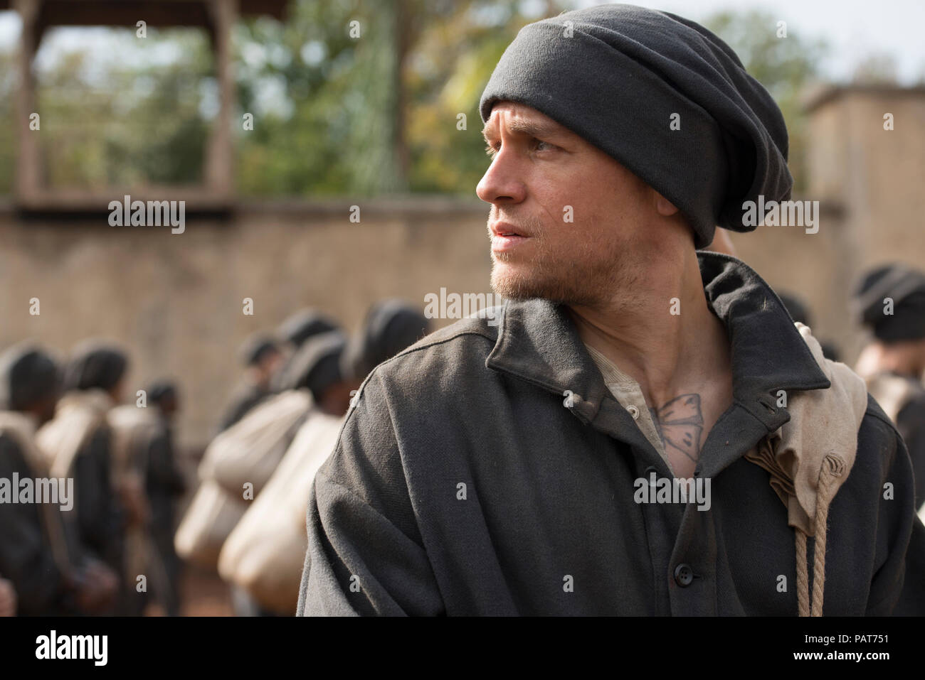 DATE DE SORTIE : Août 24, 2018 TITRE : Papillon STUDIO : Bleecker Street Media Director : Michael Noer PLOT : un prisonnier détenu sur une île éloignée des parcelles de son évasion. Un remake du film de 1973 'Papillon'. Avec : CHARLIE HUNNAM que Henri Charriere 'Papillon'. (Crédit Image : © Bleecker Street Media/Divertissement Photos) Banque D'Images