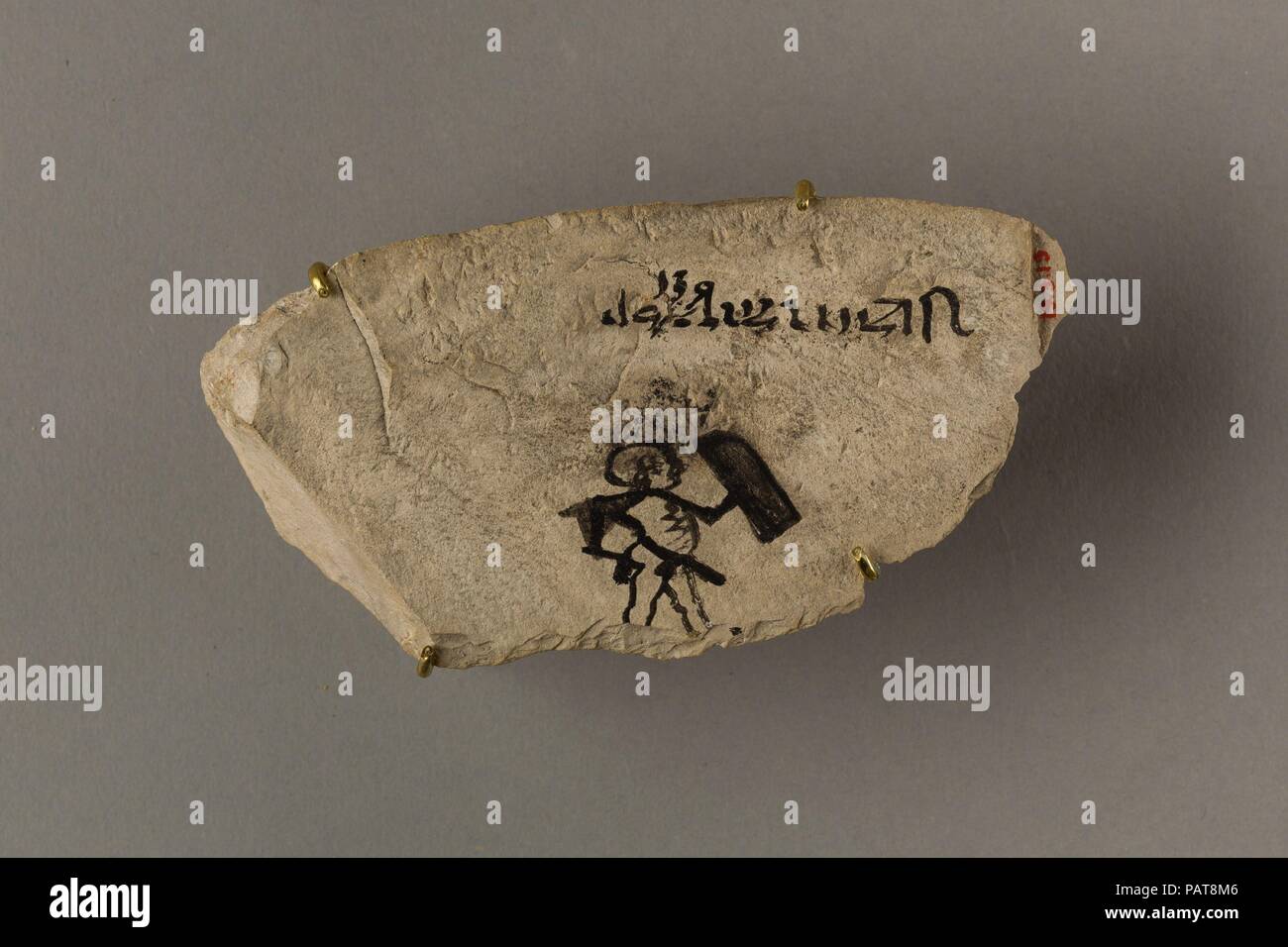 Ostracon. Dimensions : 7,5 x 14,5 x 3,8 cm (2 15/16 x 5 11/16 x 1 1/2 in.). Dynastie DYNASTIE : 19-20. Date : ca. 1295-1070 av. J.-C.. Musée : Metropolitan Museum of Art, New York, USA. Banque D'Images