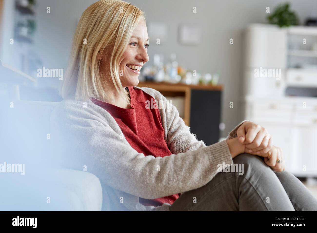 Happy woman relaxing at home Banque D'Images