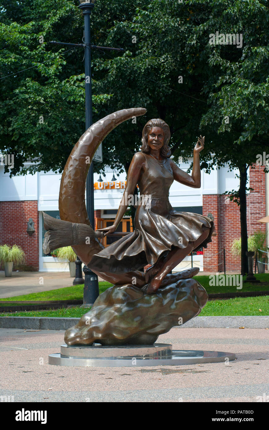 Statue en bronze d'Elizabeth Montgomery (avec de l'american sitcom Bewitched), Salem, comté d'Essex, Massachusetts, USA Banque D'Images