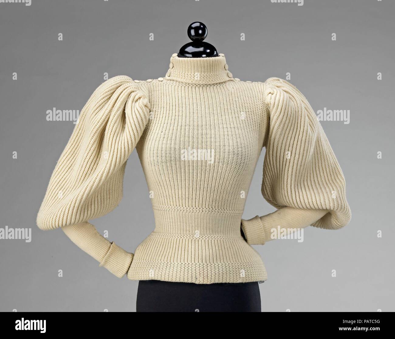 D/éguisement de Travailleurs au Chocolaterie du Fameux Film FEMME Taille S Un T-Shirt a Veste Longue avec Poignets Ray/és et une Jupe Blanche avec Sangle Crois/ée et Boutons Attach/és