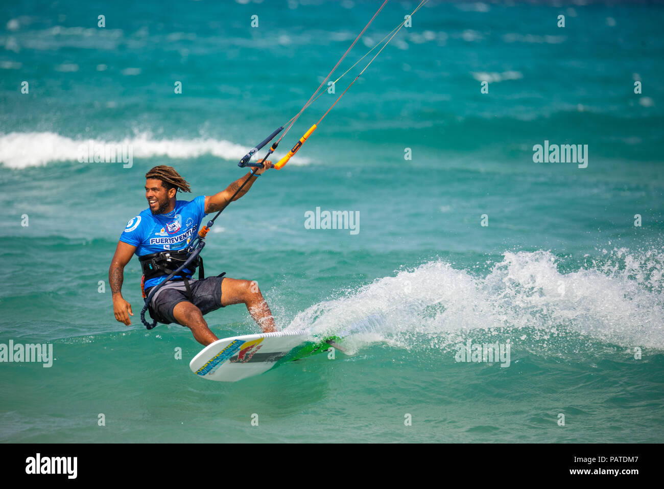 33. 2018 Coupe du Monde de Fuerteventura. Kitesurf Freestyle Strapless GKA. 2018.07.21. Playa Sotavento. Banque D'Images