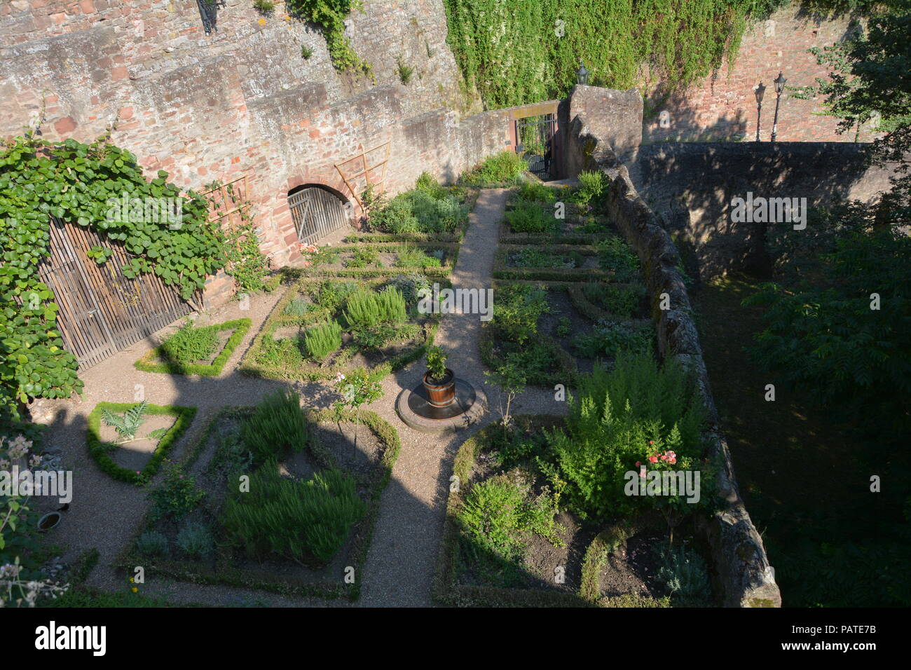 Jardin d'herbe d'Aschaffenburg en Allemagne Bavière, Château Banque D'Images
