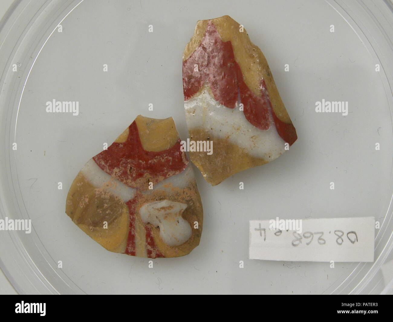 Des fragments de verre. Culture : le copte. Dimensions : Stockage (petri diam.) : 3 7/16 in. (8,8 cm). Date : 4ème au début du 5e siècle. Musée : Metropolitan Museum of Art, New York, USA. Banque D'Images