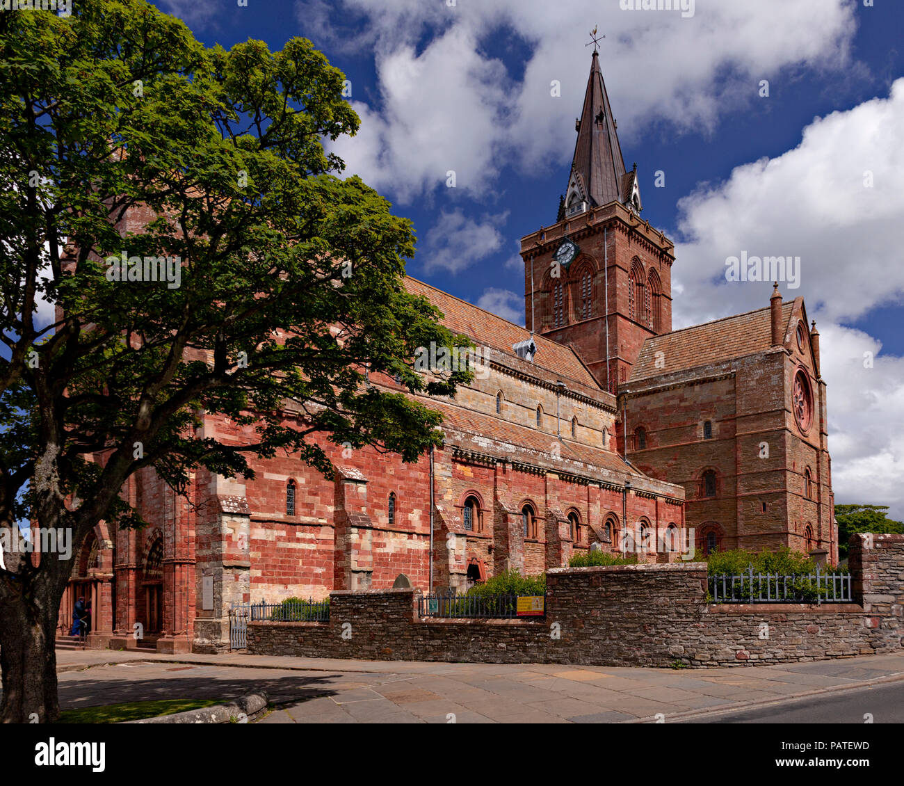 St Magnus Cathedral, Orkney Kirkwall, Écosse, lors d'une journée ensoleillée Banque D'Images