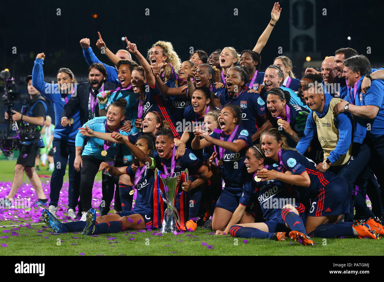 Kiev, UKRAINE - le 24 mai 2018 : Olympique Lyonnais joueurs de football feminin célébrant la victoire de l'UEFA Women's Champions League Wolfsburg-Lyon Banque D'Images