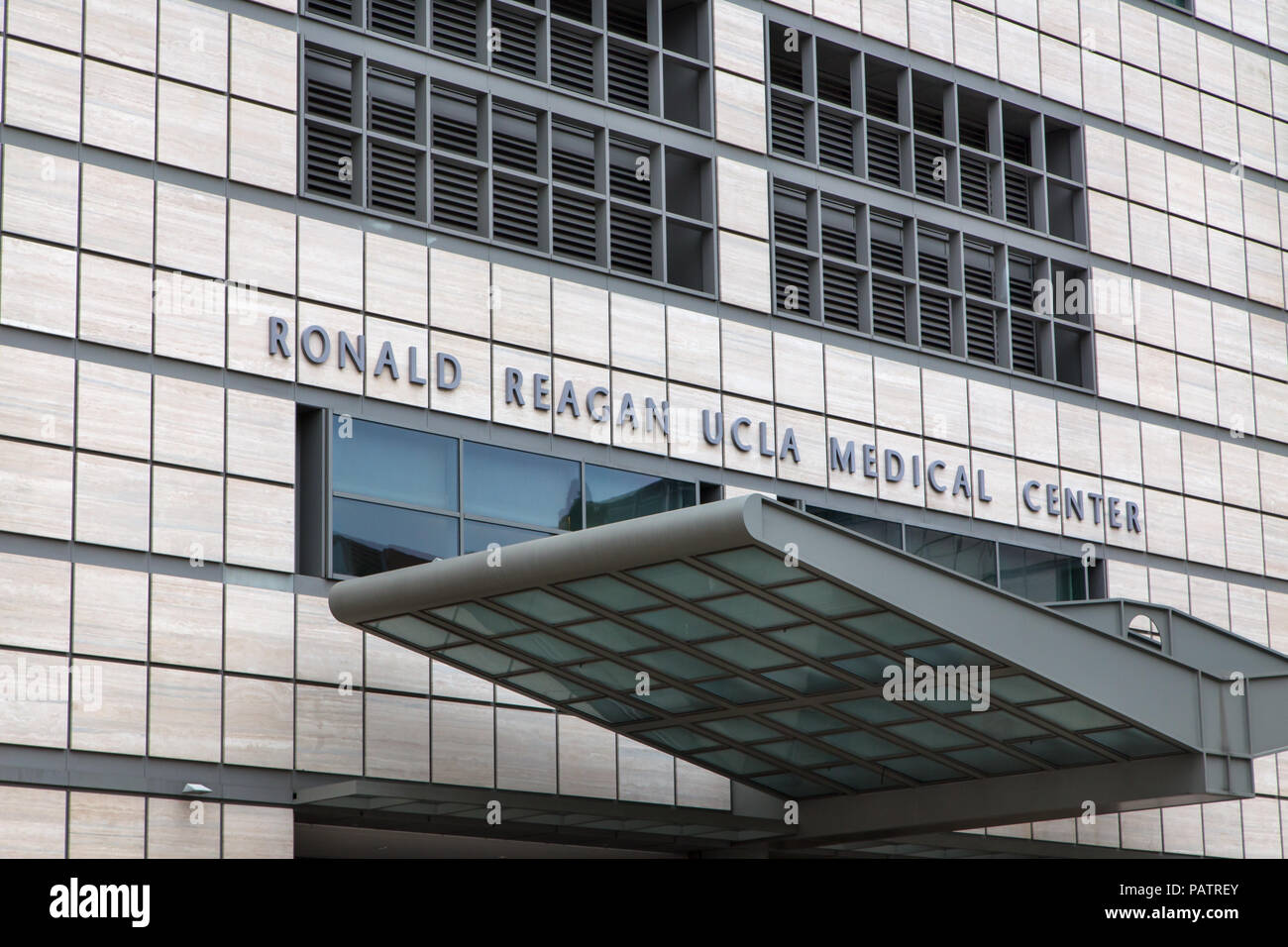 LOS ANGELES, CA/USA - 25 MAI 2015 : Ronald Reagan UCLA Medical Center. T Banque D'Images