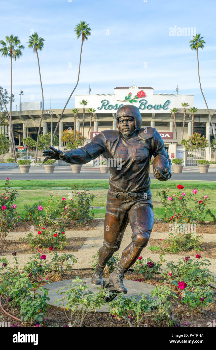 PASADENA, CA/USA - 7 janvier 2018 : Jackie Robinson Memorial et Rose Bowl. Banque D'Images