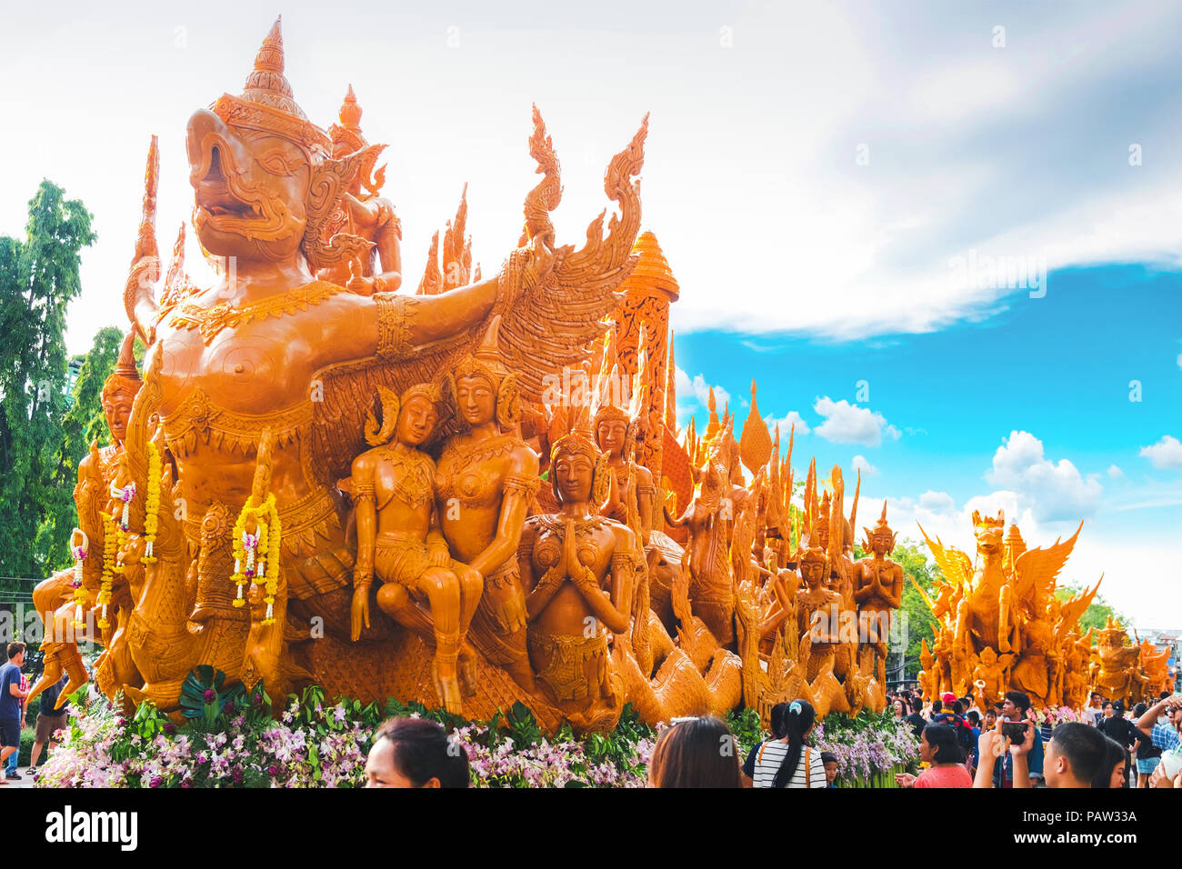 Festival de bougie Ubon Ratchathani, THAÏLANDE - 15 juillet : Beaucoup de gens visitent le défilé annuel de bougie à Ubon Ratchathani le 15 juillet 2017, Ubonratchathani Banque D'Images