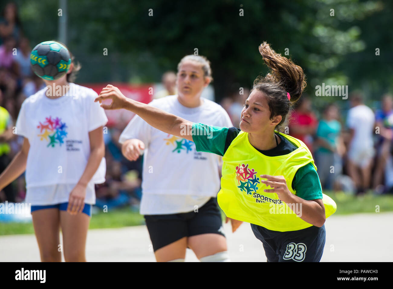 Belgrade, Serbie - 25 juillet 2018 : les joueurs se font concurrence dans les sports pour les jeunes femmes au cours de handball championnat Jeux Crédit : Marko Rupena/Alamy Live News Banque D'Images