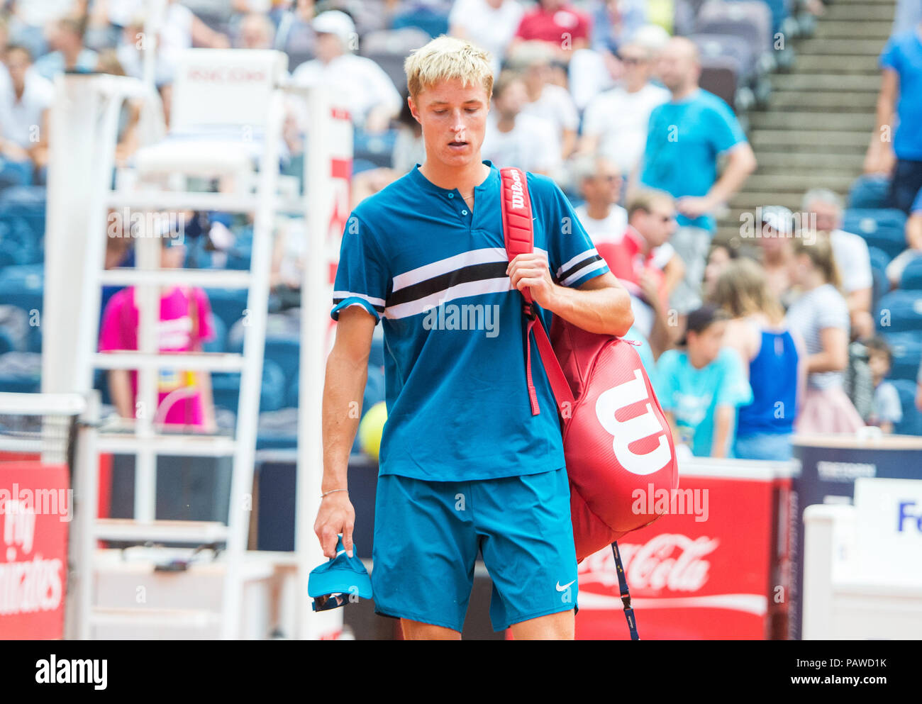 25 juillet 2018, l'Allemagne Hambourg : Tennis ATP-Tour German Open, des célibataires, des hommes dans le stade de tennis à Rothenbaum. Molleker (Allemagne) vs Kovalik (Slovaquie). Rudolf Molleker après le match. Photo : Daniel Bockwoldt/dpa Banque D'Images