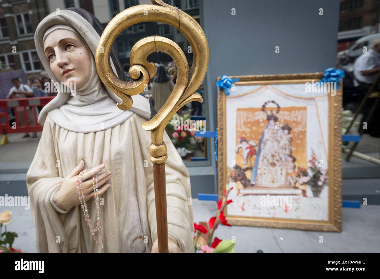 Procession annuelle de la Madonna del Carmine (Notre Dame du Mont Carmel) par British italiens à l'extérieur de l'église italienne à Clerkenwell, Londres, Royaume-Uni. Banque D'Images