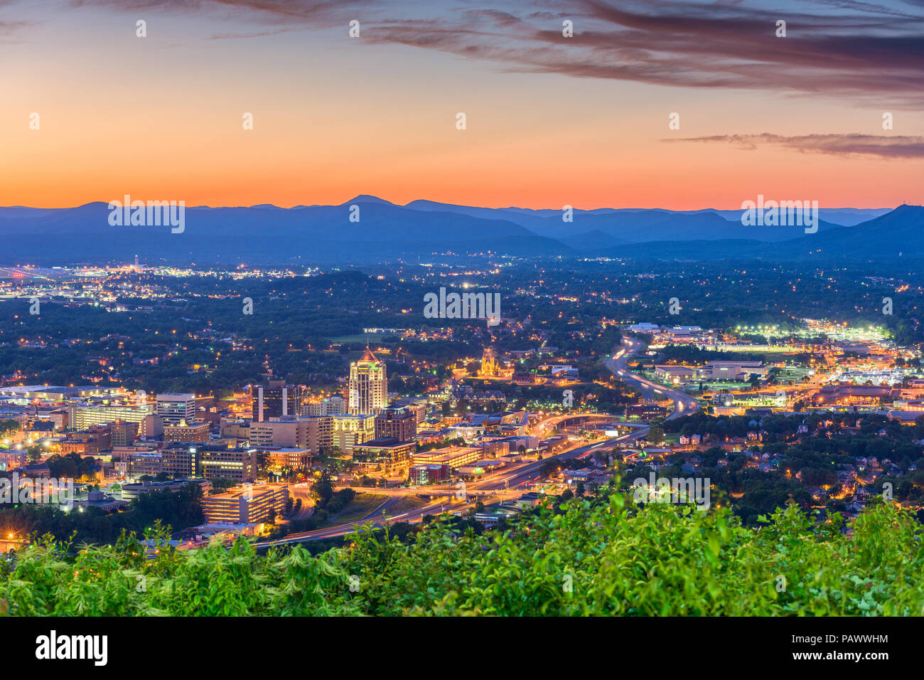 Roanoke, Virginie, USA Centre-ville au crépuscule. Banque D'Images