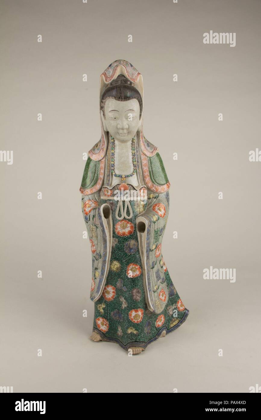 La figure de Guanyin. Culture : la Chine. Dimensions : H. 19 1/4 in. (48,9 cm). Musée : Metropolitan Museum of Art, New York, USA. Banque D'Images