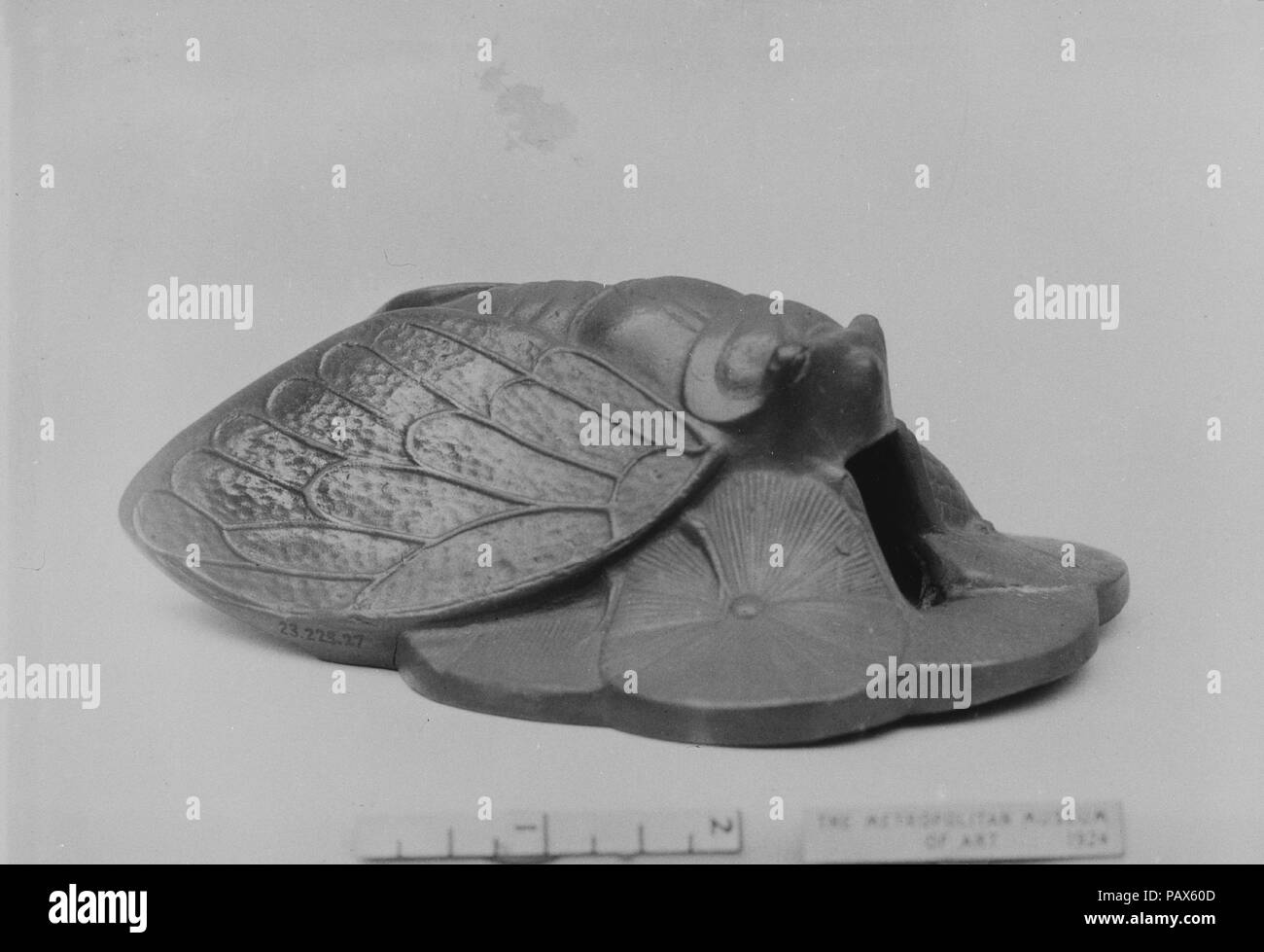 Vase. Culture : le Japon. Dimensions : 5 3/4 x 4 1/8 in. (14,6 x 10,5 cm). Date : 1650. Musée : Metropolitan Museum of Art, New York, USA. Banque D'Images