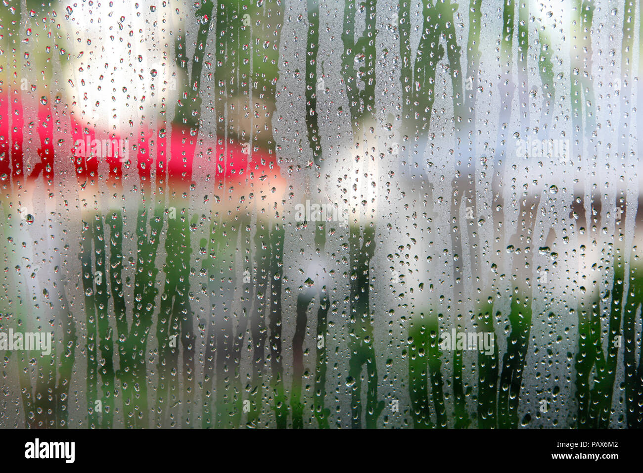 Gouttes d'eau sur la fenêtre ; Banque D'Images