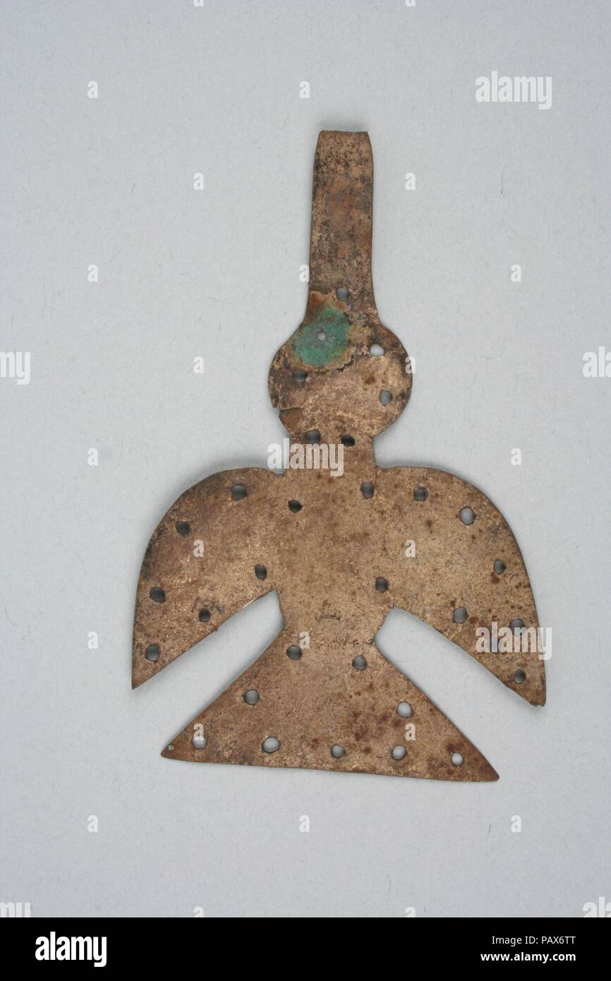 Ornement de costumes. Culture : le Pérou ; côte nord ( ?). Dimensions : D. 2 7/8 in. (7,3 cm). Date : 11ème et 12ème siècle. Musée : Metropolitan Museum of Art, New York, USA. Banque D'Images