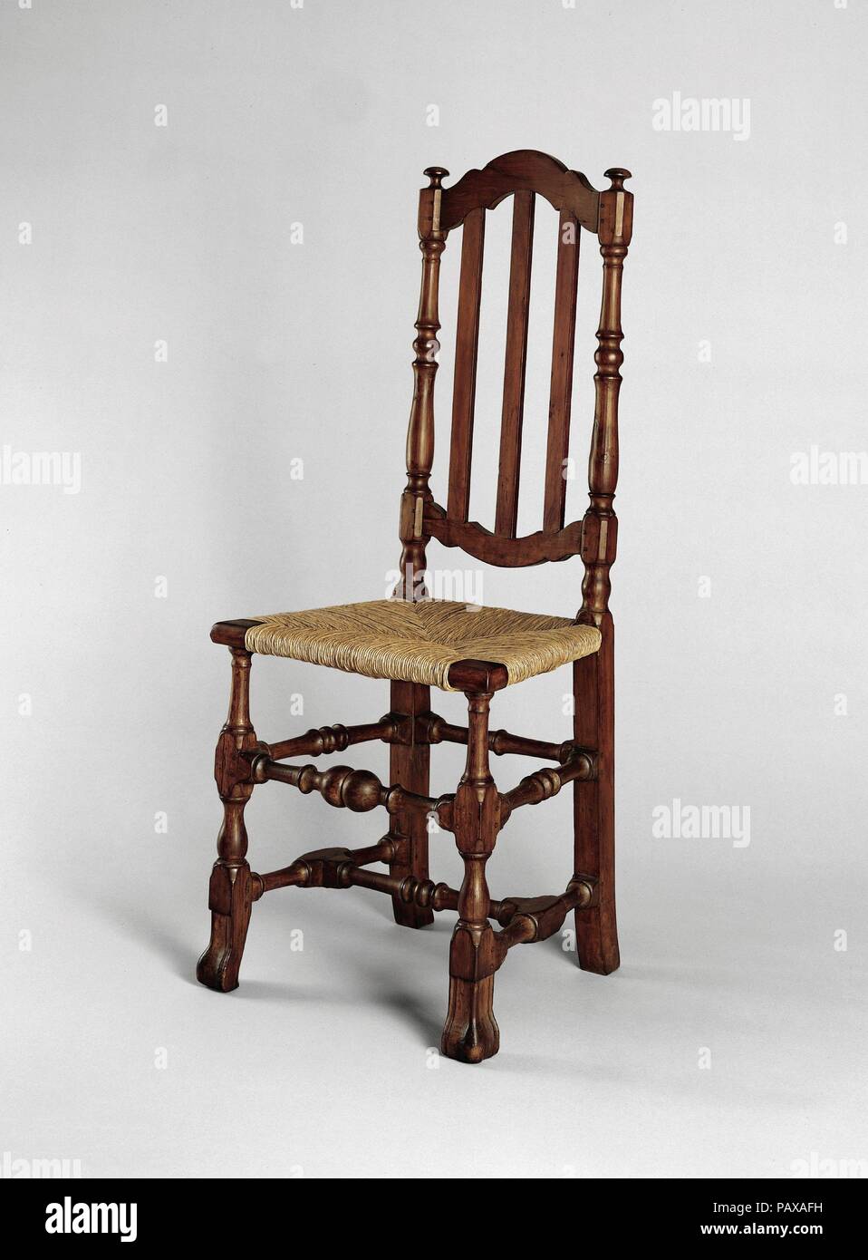 Side chair. Culture : française, peut-être. Dimensions : 44 x 18 x 15 1/2 in. (113 x 45,7 x 38,1 cm). Date : 1700-1740. Les crêtes, la simplicité de la rampe, et la tournée des civières placées haut sur les pattes connectez cette chaire à de nombreux exemples similaires qui ont survécu aux Bermudes. Musée : Metropolitan Museum of Art, New York, USA. Banque D'Images