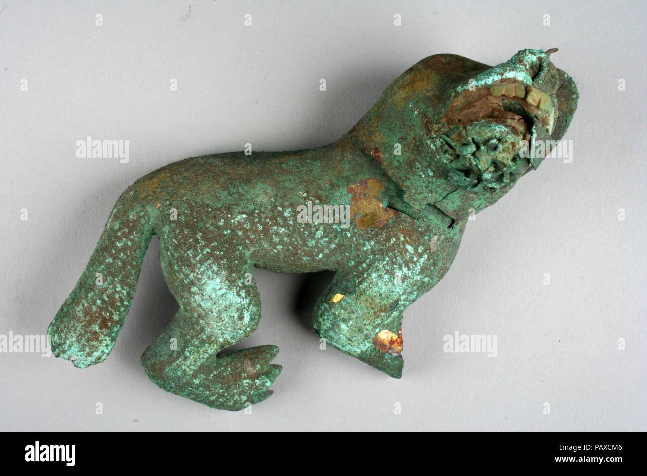 Fox l'ornement. Culture : Loma Negra (Moche). Dimensions : H. 3 13/16 x 5 3/4 in. W. (9,7 x 14,6 cm). Date : 390-450. Musée : Metropolitan Museum of Art, New York, USA. Banque D'Images