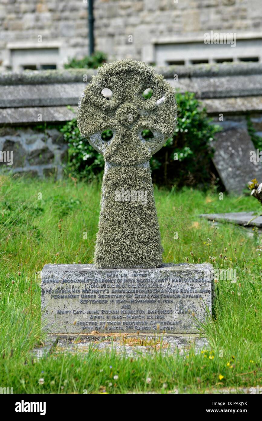 Vieille pierre tombale, Arthur Nicolson 1 baronnet de la Nouvelle-Écosse et 1 Baron Carnock.Mary Catherine Rowan Hamilton,Baronne Carnock.St Michael's Mount, Banque D'Images