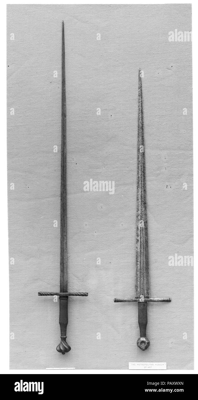 Épée. Culture : l'allemand. Dimensions : L. 40 1/2 in. (102,9 cm) ; W. 8 1/8 in. (20,6 cm) ; WT. 2 lb. 12 oz. (1289.9 g). Date : le 15e siècle. Musée : Metropolitan Museum of Art, New York, USA. Banque D'Images