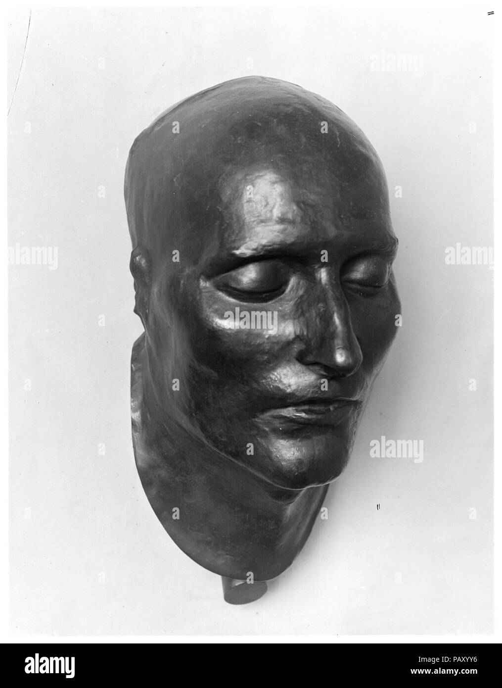 Masque mortuaire de Napoléon I. Artiste : Francesco Antommarchi (1780-1838). Culture : l'italien. Dimensions : hors tout : 7 1/8 × 6 × 13 1/2 3/4 in. (18,1 × 16,5 × 34,9 cm). Date : exprimés en plâtre 1821, exécuté en bronze ca. 1833. Musée : Metropolitan Museum of Art, New York, USA. Banque D'Images