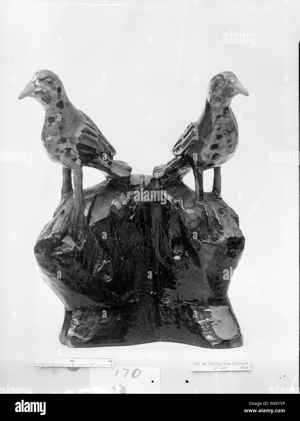 Les oiseaux. Culture : L'Américain. Dimensions : 7 1/2 x 5 1/2 in. (19,05 x 13,97 cm). Bouilloire : attribuée à Wilhelm Schimmel (probablement 1817-1890). Date : 1865-90. Musée : Metropolitan Museum of Art, New York, USA. Banque D'Images