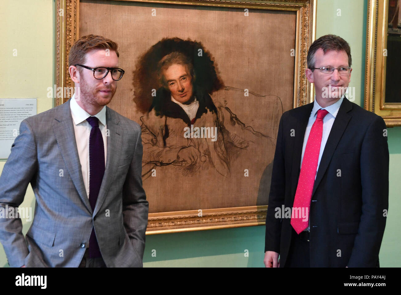 Secrétaire de la culture Jeremy Wright (à droite) et le Dr Nicholas Cullinan, Directeur de la National Portrait Gallery lors du lancement de nouveau projet de "Coming Home" à la National Portrait Gallery de Londres, qui verra le portrait de sir Thomas Lawrence de l'éminent militant anti-esclavage William Wilberforce exposées dans sa ville natale de Hull pour la première fois. Banque D'Images