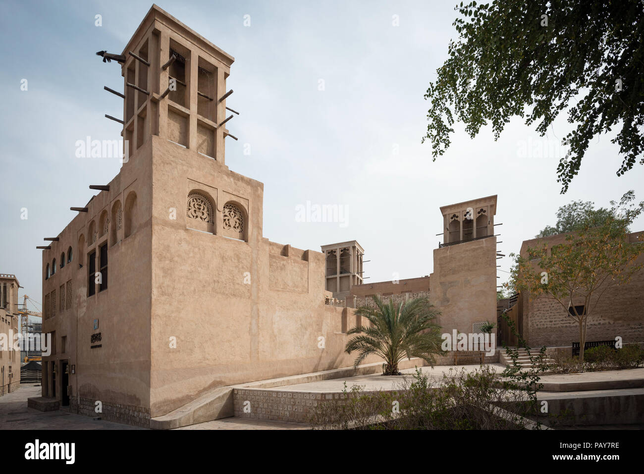 Dubaï, Émirats arabes unis - Février 14, 2018 : Rues de Al Fahidi dans le quartier historique de la vieille ville de Dubaï, à DUBAÏ, ÉMIRATS ARABES UNIS Banque D'Images