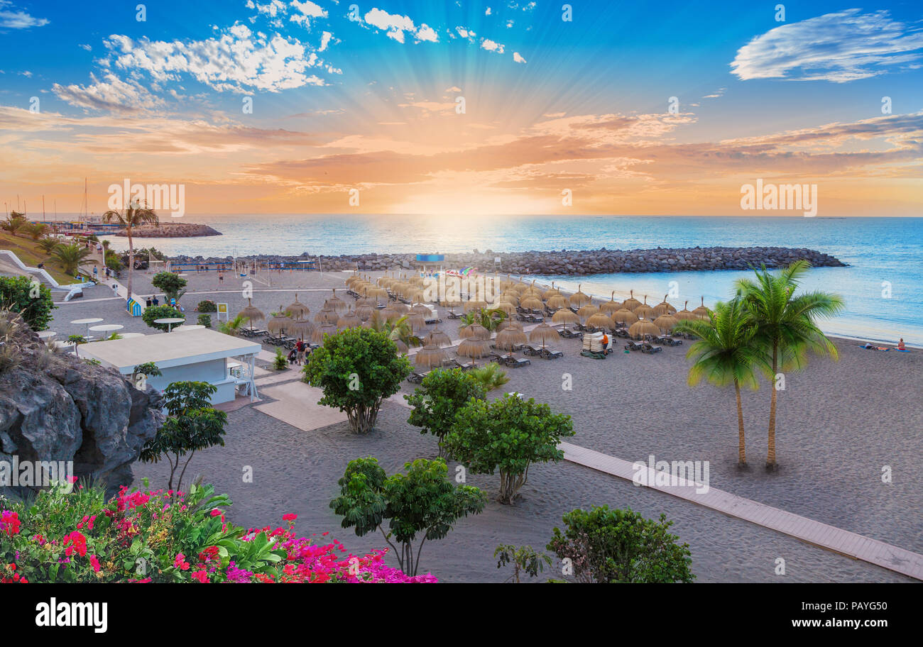 Beau paysage de la plage de Torviscas dans des vacances d'été à île des Canaries de Tenerife Banque D'Images