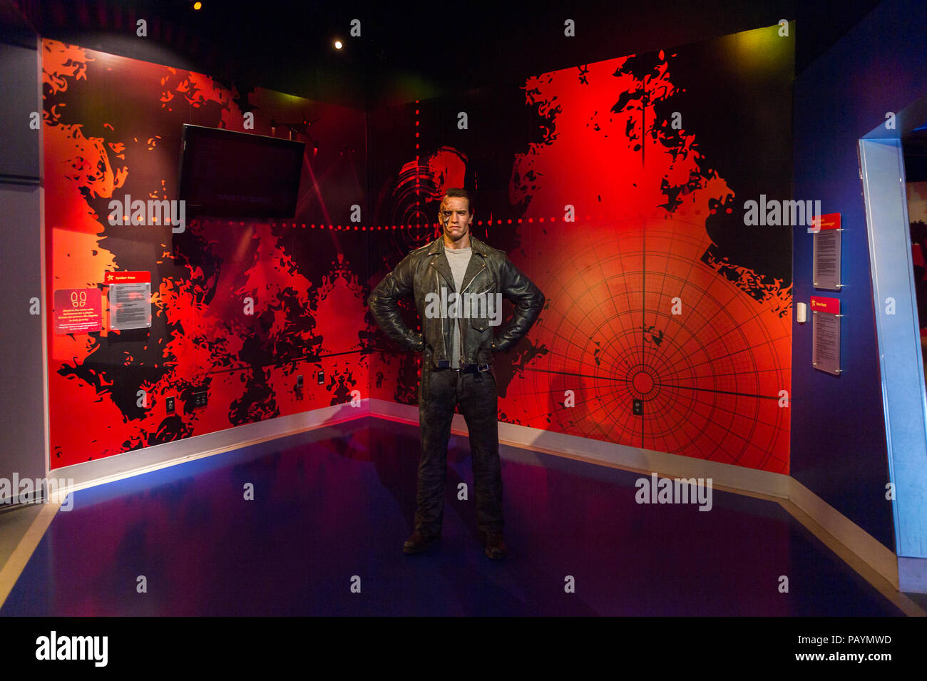 LOS ANGELES, USA - Sep 28, 2015 : Arnold Schwarzenegger comme le Terminator dans le Madame Tussauds Hollywood Wax Museum. Marie Tussaud est né comme Marie Banque D'Images