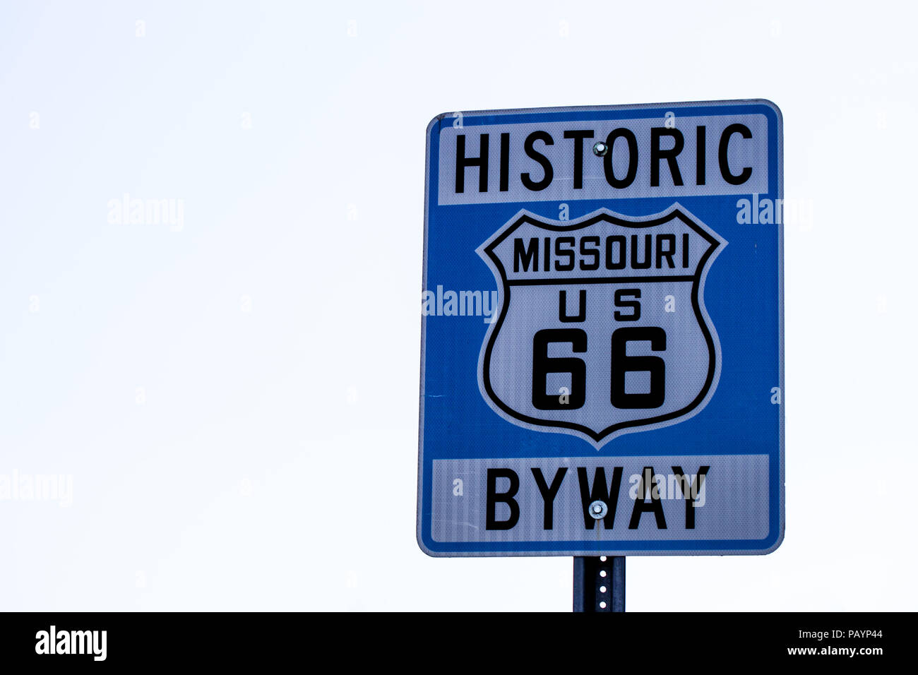 Plaque de rue avec route 66 au Missouri Banque D'Images