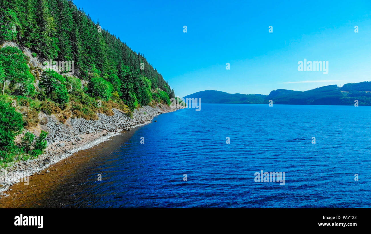 le-loch-ness-dans-les-highlands-cossais-le-plus-c-l-bre-lac-en