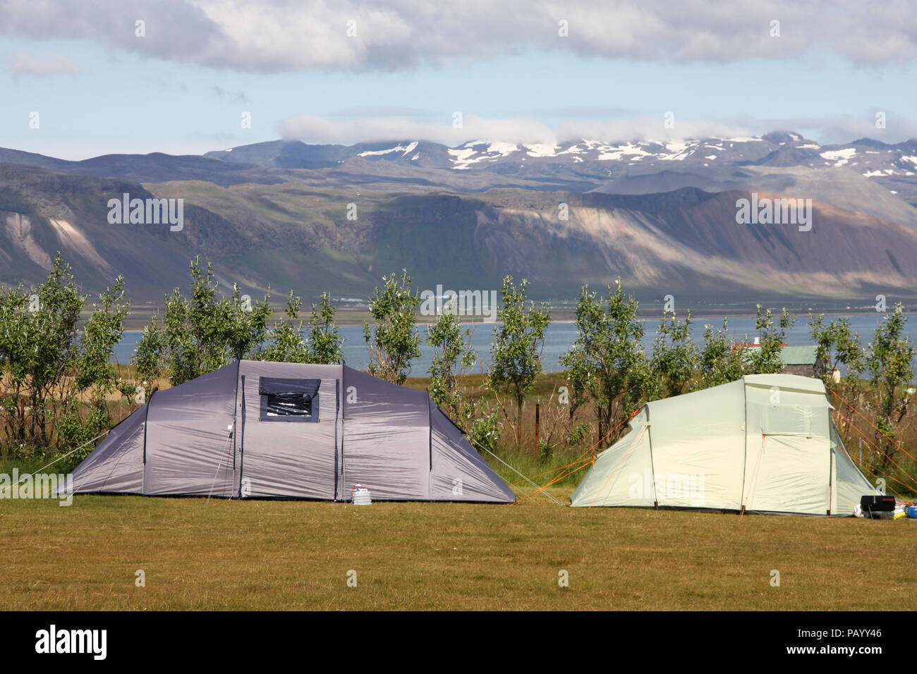 Camping à Arnarstapi en péninsule de Snæfellsnes, l'Islande Banque D'Images