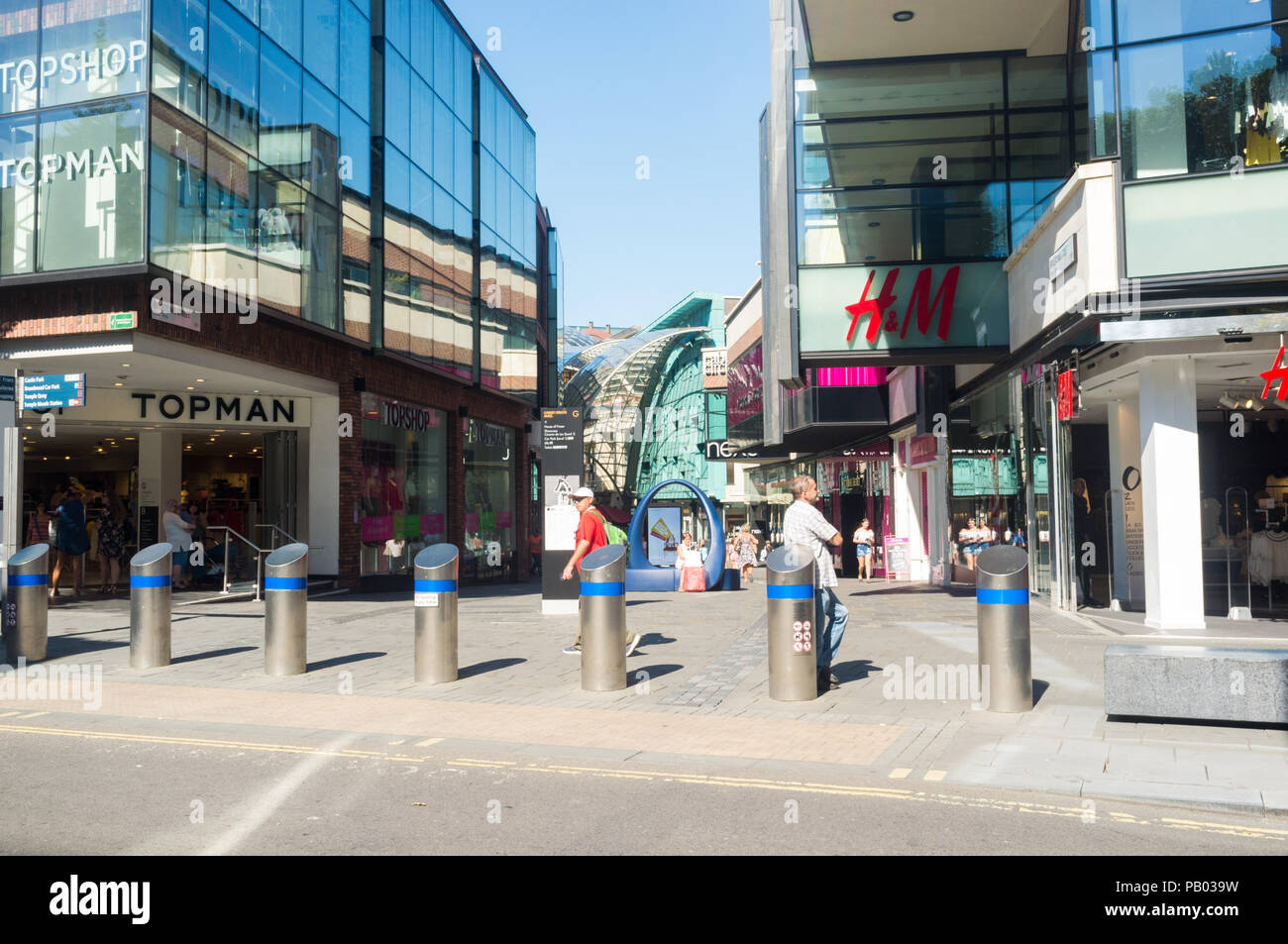 Le centre commercial Cabot Circus d'entrée ou d'un centre commercial, Bristol UK Banque D'Images