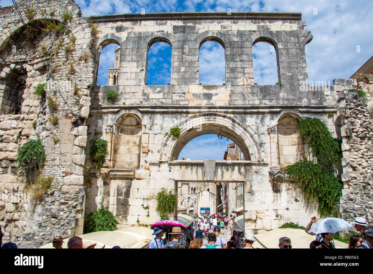 La porte de l'Est ou de Silver Gate, vieille ville, Split, Croatie Banque D'Images