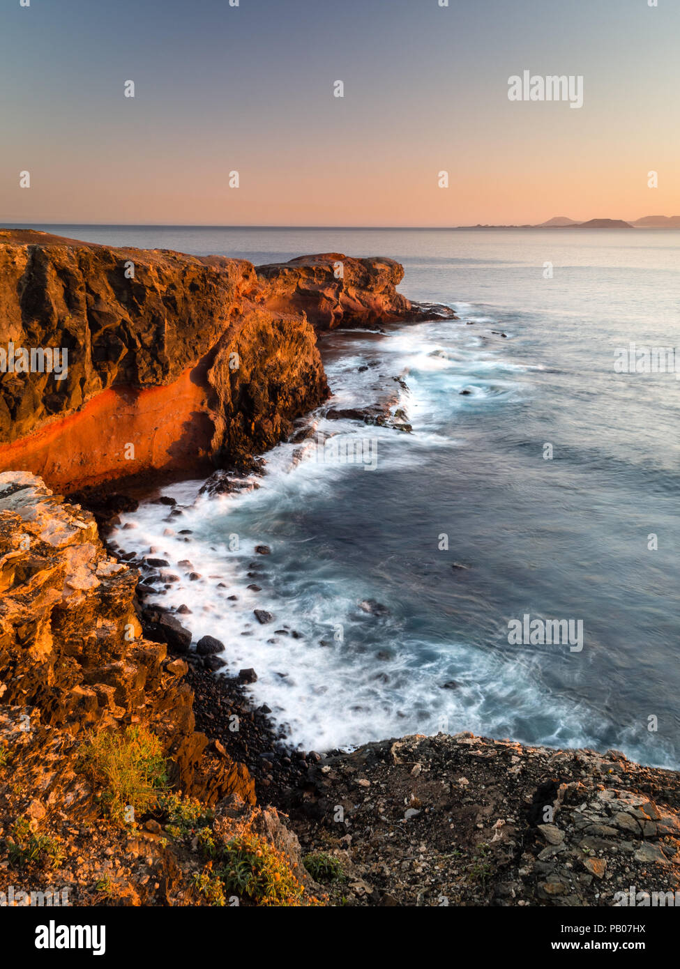 Castillo del Aguila le coucher du soleil, Playa Blanca, Lanzaote Banque D'Images